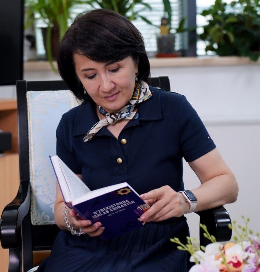 Siz uni shunchaki direktor deb o‘ylaysizmi?