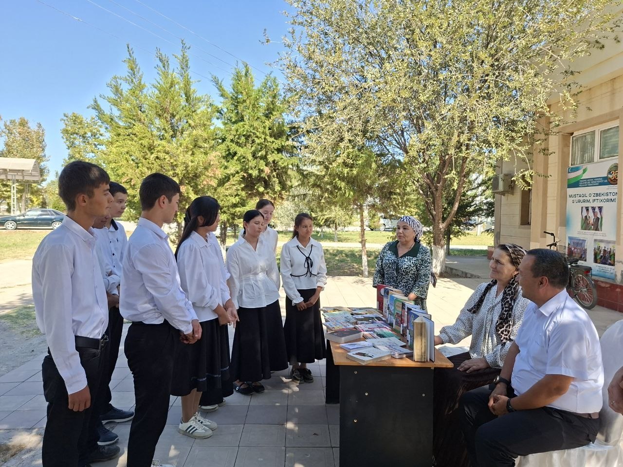 "Kitob bilan do‘stlashamiz" nomli adabiyotlar ko'rgazmasi